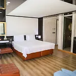 The Hera Platinum 4*