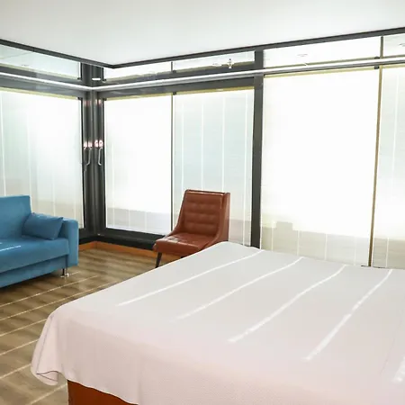 The Hera Platinum 4*