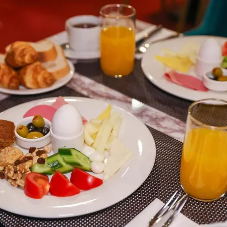 The Hera Platinum 4*