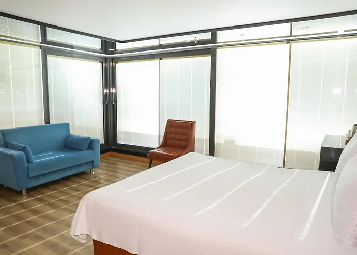 The Hera Platinum 4*