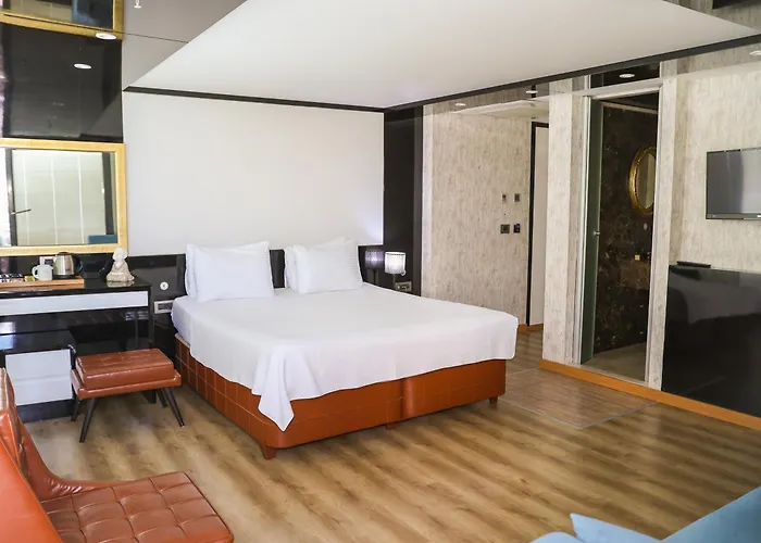 The Hera Platinum 4*