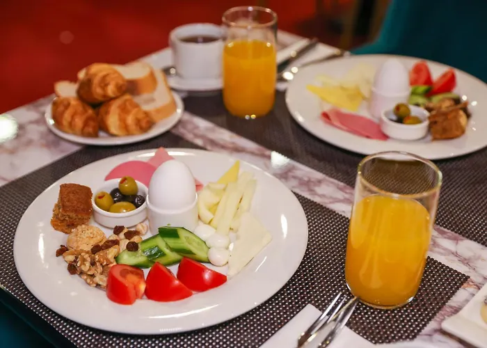 The Hera Platinum 4*