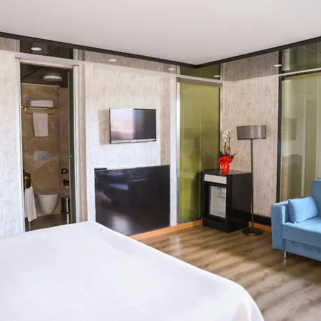 The Hera Platinum 4*