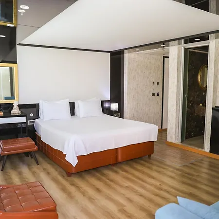 The Hera Platinum 4*