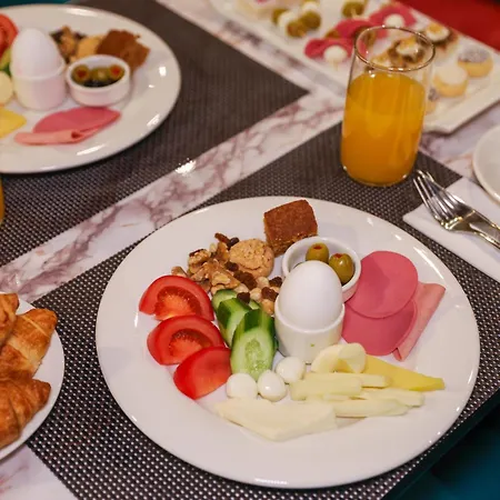 The Hera Platinum 4*